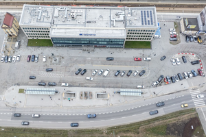 Będzie mniej miejsc parkingowych przy dworcu. Czy miasto pomoże kierowcom?