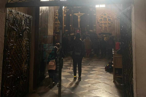 [AKTUALIZACJA] Nocna Droga Krzyżowa. Celem był Święty Krzyż