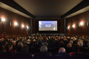 Premiera filmu „21.37”. Na koniec zaśpiewano „Barkę”