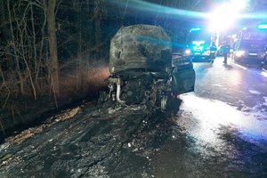Pożar samochodu w powiecie koneckim, auto spłonęło doszczętnie