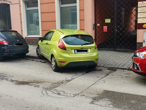 Parkujemy „jak popadnie”? Prawie 2 500 zgłoszeń trafiło do straży miejskiej