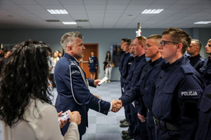 30 nowych policjantów w garnizonie świętokrzyskim