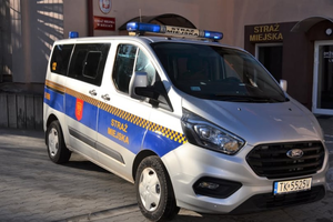 Strażnicy miejscy pomogli schorowanemu mężczyźnie