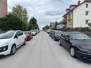 Parkingowy problem na osiedlach. Sypią się mandaty. Czy słusznie?