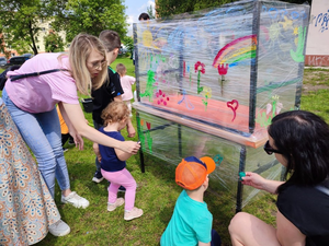 [ZDJĘCIA] Festyn „Żyj zdrowo i kolorowo” w SP nr 27