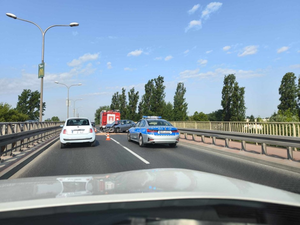 Wypadek na wiadukcie, mężczyzna w szpitalu