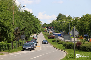 Poziomowe zamiatanie ulic – utrudnienia dla kierowców na ulicy Bohaterów Warszawy