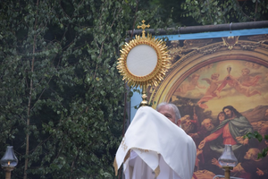 [FOTO] Tłumy wiernych przeszły ulicami Kielc w procesji Bożego Ciała