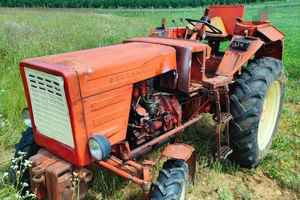 Tragiczny wypadek w Brzezinach. Mężczyzna przygnieciony ciągnikiem