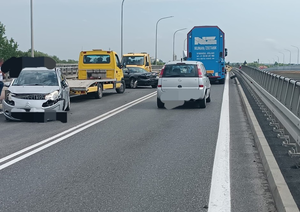 Trzy pojazdy zderzyły się na moście w Sandomierzu
