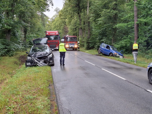 Wypadek podczas wyprzedzania. Dwie kobiety w szpitalu