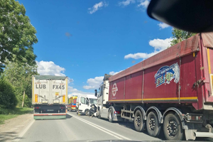 Trzy pojazdy zderzyły się w Łagowie. Mężczyzna ranny