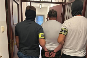 Pobił swoją żonę i siłą wciągnął do samochodu. Dramatyczna interwencja w gminie Oksa