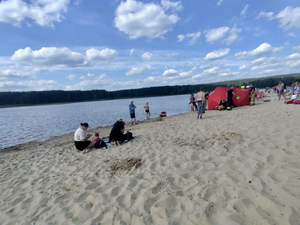 Dramatyczne chwile na Cedzynie. 16-latek pod powierzchnią wody, pomogli policjanci po służbie