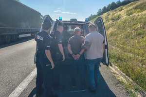 Ukrywał się 20 lat. Policjanci znaleźli go przy granicy z Czechami