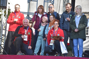 Pielgrzymi dotarli na Święty Krzyż. Była Msza Święta i wręczenie odznak