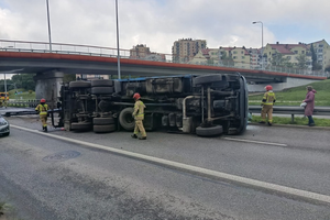 Ciężarówka zahaczyła o wiadukt na ulicy Grunwaldzkiej