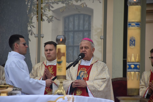 [FOTO] Biskup Jan Piotrowski: Różaniec jest najlepszą busolą na drodze życia