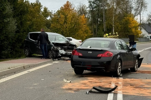 Kierowca zasnął za kierownicą i doprowadził do czołowego zderzenia