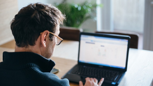 Chciała odzyskać pieniądze wyłudzone przez przestępców. Trafiła na kolejnych oszustów…