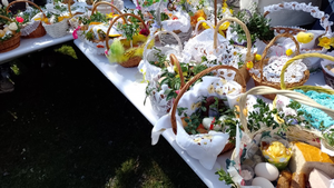 Wielka Sobota w Tokarni: Święcenie pokarmów pod gołym niebem i ludowe tradycje