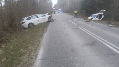 Wypadek na leśnej drodze. Na miejscu lądował śmigłowiec LPR 