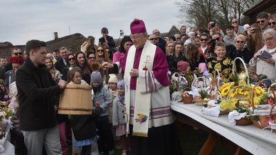 Tłumy na święceniu pokarmów w Tokarni
