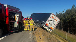 Ciężarówka i bus zderzyły się w Tokarni