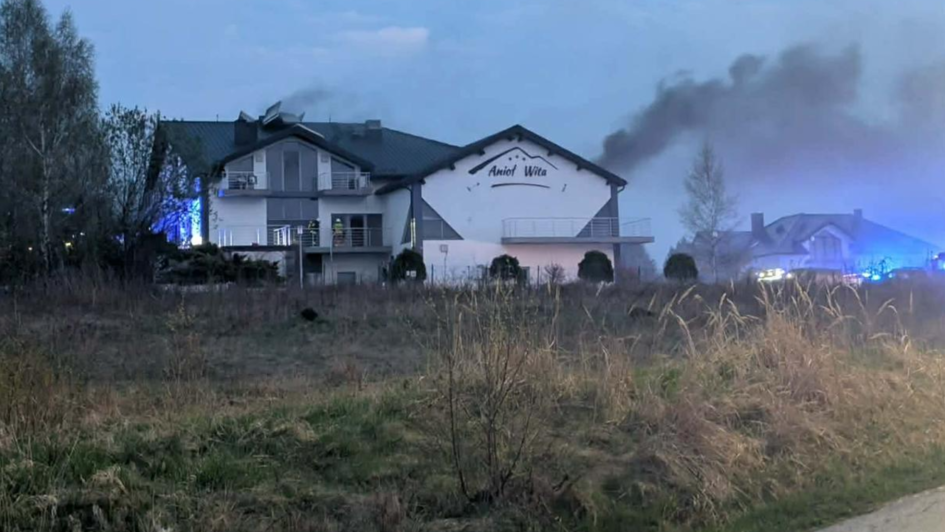 Płonie sala bankietowa w Krajnie Drugim. Dwie osoby poszkodowane