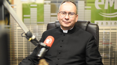 Ks. Karol Zegan: Zapraszamy do udziału w Wieczystej Adoracji