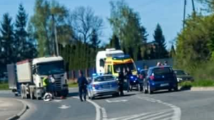 Wypadek z udziałem rowerzysty, mężczyzna w szpitalu