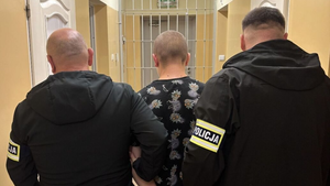 Odebrał pieniądze od oszukanej seniorki. 19-latek w rękach policji
