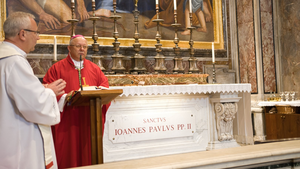 Arcybiskup Henryk Jagodziński przy grobie św. Jana Pawła II: Jezus jedyną drogą człowieka