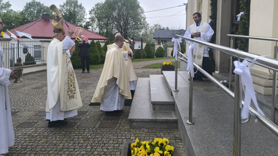 Biskup Jan Piotrowski poświęcił odnowiony kościół w Bielinach