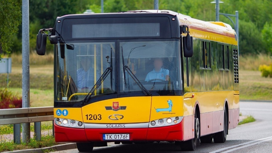 Bulwersujące zachowanie w autobusie linii 27. Policja namierzyła 35-latka 