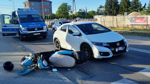 Wypadek z udziałem motorowerzystki, kobieta w szpitalu 