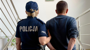 Po kolizji chciał uciec z miejsca zdarzenia. Miał zakaz prowadzenia pojazdów