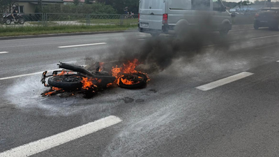 Motorower spłonął na ulicy Krakowskiej w Kielcach