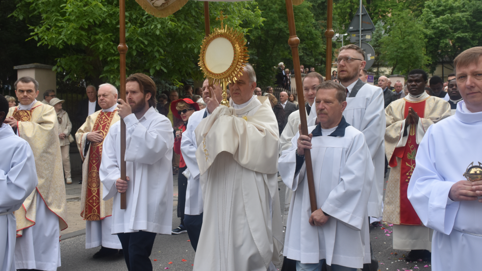 Procesja Bożego Ciała przeszła ulicami Kielc