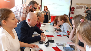 Niewidomi i słabowidzący uczyli się projektować ubrania