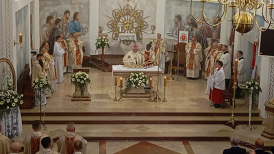 Ćwierć wieku parafii w Domaszowicach. Bp Jan Piotrowski konsekrował świątynię