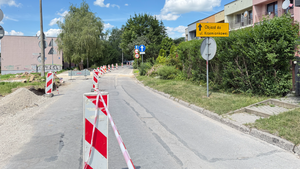 Dalsze utrudnienia na ulicy Fosforytowej. Drogowcy rozpoczęli główne prace