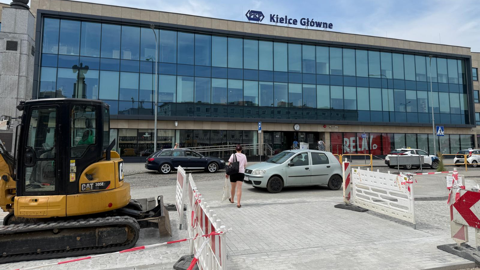 Co dalej z parkingiem przy dworcu PKP w Kielcach? Mieszkańcy wściekli, miejsc brak 