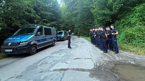 Tragedia w Borkowie. Nie żyje kobieta, policjanci szukają jej męża 
