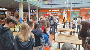 Czekali całą noc na darmowe kurczaki. Nowy fast food w Galerii Echo