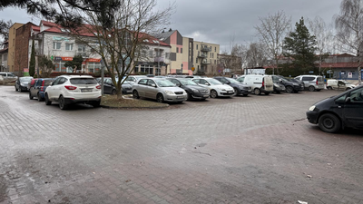 Parking przy Kościuszki bez dzierżawcy, przez kilka dni zaparkujesz tu za darmo 
