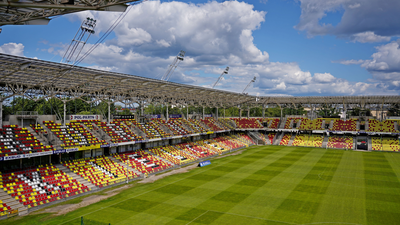 Stadiony Korony już żółto-czerwony