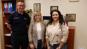 Znalazły 10 tysięcy złotych i zaniosły je na policję. Zguba wróciła do właściciela