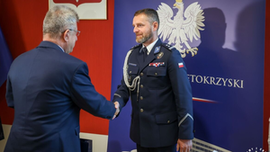 Policjanci nagrodzeni za profesjonalizm i skuteczną akcję poszukiwawczą