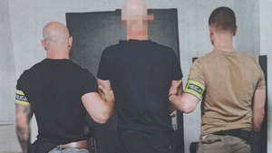 19-latka zwabiła go na miejsce, a dwóch mężczyzn pobiło. Cała trójka odpowie za rozbój